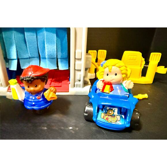 FP Little People Road Trip Ready Garage Figures, Car wash 2 vehicles 4 figures - Picture 2 of 7